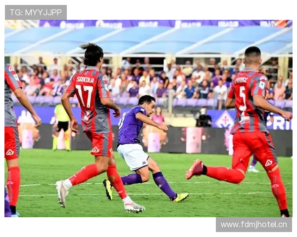 莱切对阵克雷莫内塞班达先发